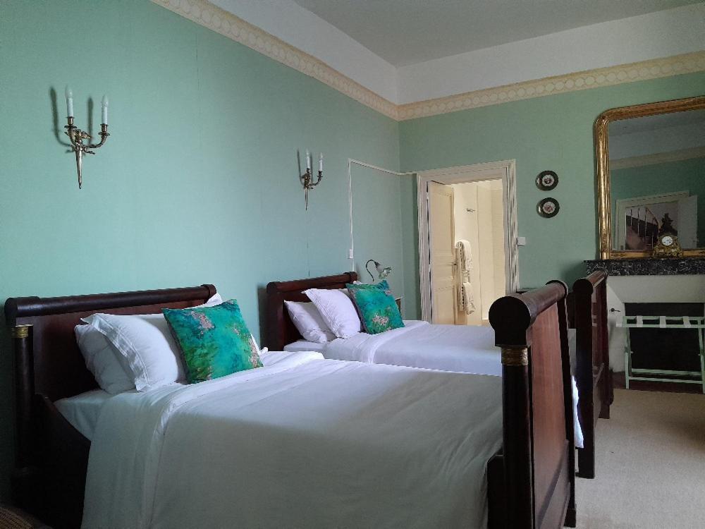 Chambres D'Hotes Montbron Luchapt ภายนอก รูปภาพ